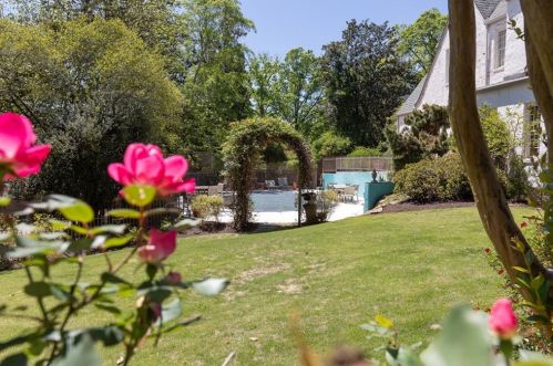 3119 Habersham Rd, Atlanta GA  30305-2939 exterior