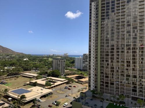 300 Wai Nani Way, Honolulu HI  96815-3961 exterior