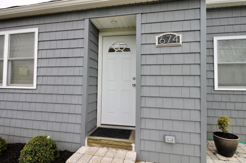 674 Park Ave, East Freehold NJ  07728-2370 exterior