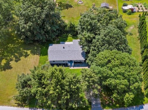20 Schwartz Rd, Bozrah, CT 06334-1008
