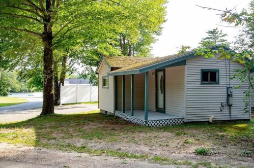 27 Fox Rd, Wakefield, NH 03887-6009