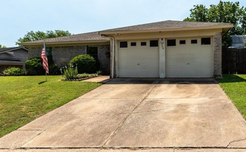 9925 Runnymeade Pl, Fort Worth, TX 76108-4033