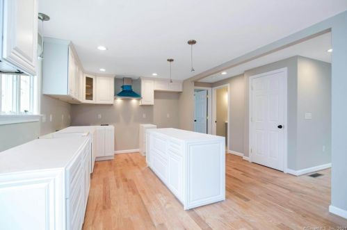 43 Hillside Dr, Ellington CT  06029-2417 exterior