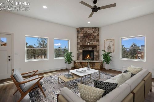 68 Nevada Cir, Twin Rock, CO 80816-8977