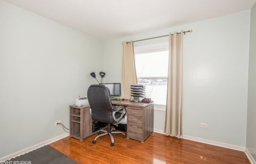 1463 Oxford St, Carol Stream IL  60188-9095 exterior