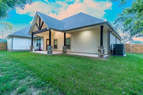 639 Tj Wright St, Angleton TX 77515-4355 exterior