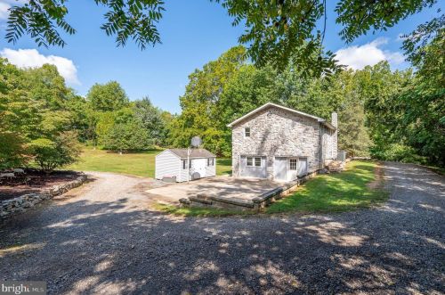 365 Big Oak Dr, Shepherdstown WV 25443-4598 exterior