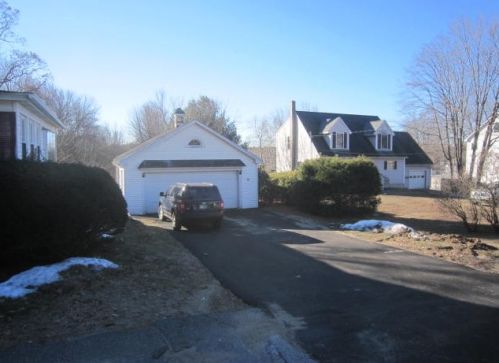 50 High St, Somersworth, NH 03878-2609