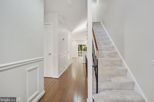 5824 Jacksons Oak Ct, Springfield, VA 22015-2303