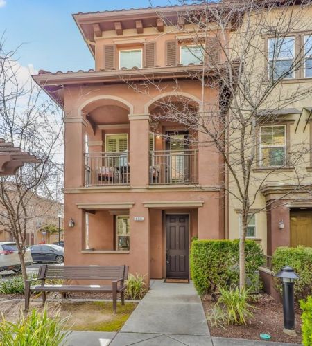 496 Rialto Pl, San Jose, CA 95128-5165