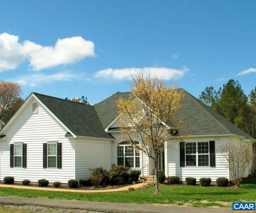 302 Glen Cir, Troy VA  22974-3035 exterior