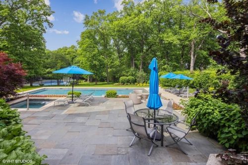 11300 79th St, Willowbrook IL  60527-5107 exterior