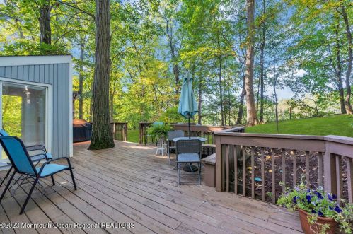 10 Lefferts Ct, Middletown NJ  07748-3031 exterior