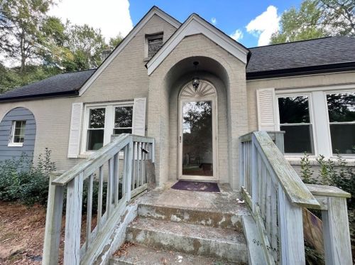 684 Hairston Rd, Stone Mountain, GA 30088-1615