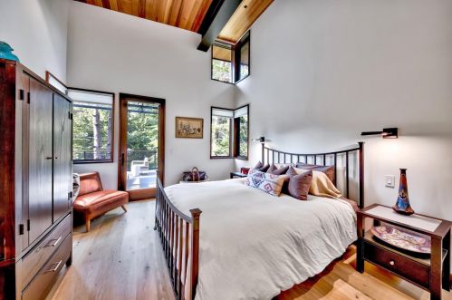 16150 Pine St, Truckee CA  96161-3754 exterior