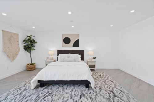 300 Brookhurst St, Anaheim CA  92801-5608 exterior