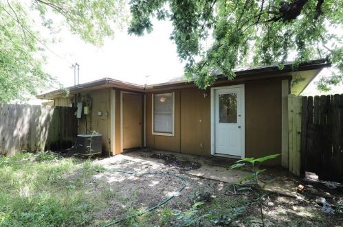 1701 Windsong Ln, Irving TX  75060-4503 exterior