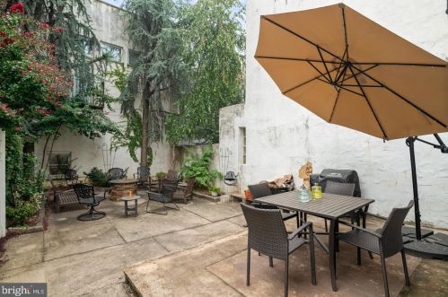 428 Lombard St, Philadelphia PA  19147-1517 exterior