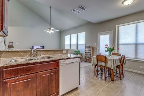 3649 Vienna St, Irving TX 75038-8461 exterior