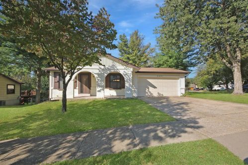 2491 Country Place Dr, Hazelwood, MO 63043-1407