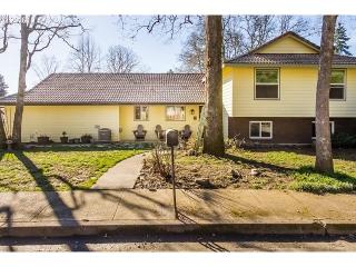 18105 Stonewood Dr, Gladstone, OR
