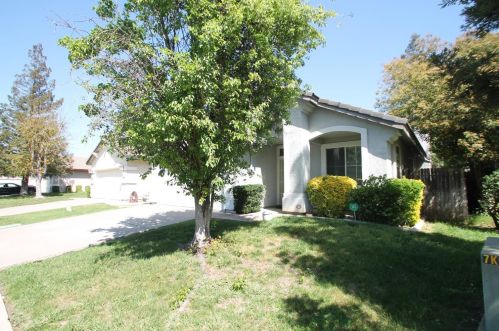 9183 Laguna Manor Dr, Elk Grove, CA 95758-7332