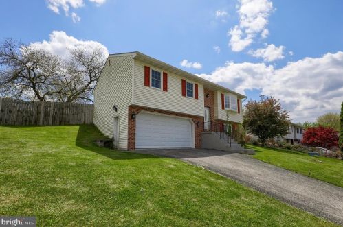 67 Longfellow Dr, Lancaster, PA 17602-4070