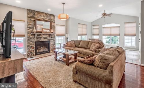 244 Union Ridge Dr, Charles Town, WV 25414-4950