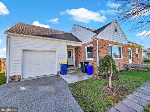 2246 Manor Rd, York, PA 17408-4002