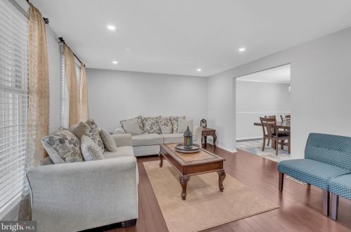 8408 Terra Woods Dr, Springfield VA  22153-3514 exterior