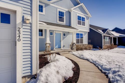 2340 Surrey St, Sycamore, IL 60178-8926