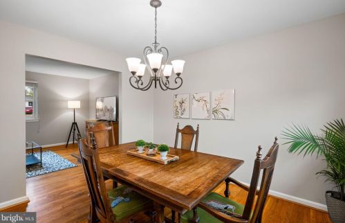 8811 Kenilworth Dr, Springfield VA  22151-1103 exterior