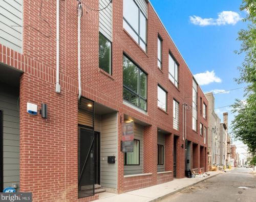 2247 Hope St, Philadelphia, PA 19133-3722