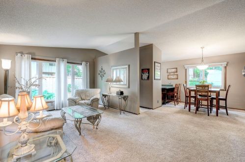 3345 Vagabond Ln, Minneapolis, MN 55447-1055