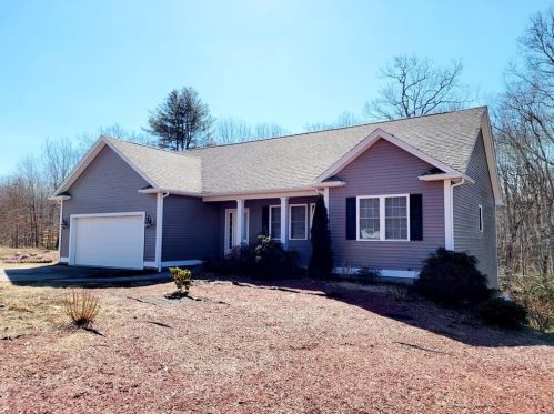 7 Hopkinton Hill Rd, Richmond, RI 02832-2436