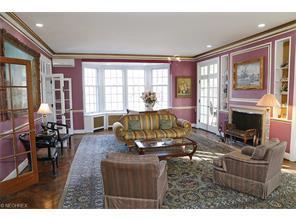 1552 Oakwood Dr, Cleveland OH  44121-1708 exterior