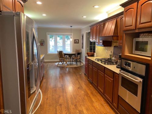 6845 Heathfield Dr, Atlanta GA  30328-2035 exterior