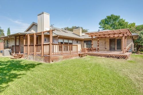 2711 Lakeview Ln, Carrollton TX exterior