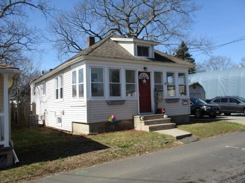 14 Peak Ave, Milford, CT 06460-5617