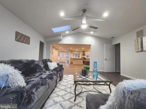 7109 Lamar Dr, Springfield VA  22150-3127 exterior