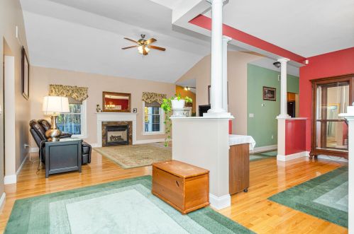 15 Goldfinch Dr, Pelham, NH 03076-3176