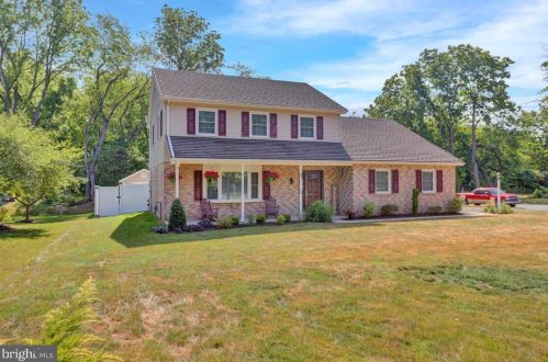 202 Suncrest Rd, Lancaster PA  17601-4861 exterior