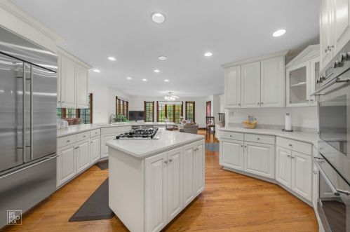 6972 Fieldstone Dr, Willowbrook IL  60527-6969 exterior