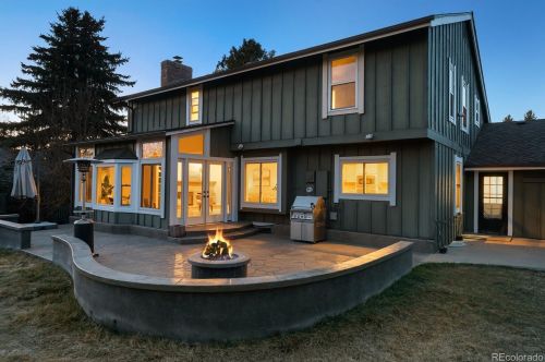 8876 Phillips Pl, Englewood, CO 80112-3350