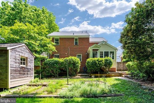 1517 Forest Glen Rd, Silver Spring MD 20910-1122 exterior