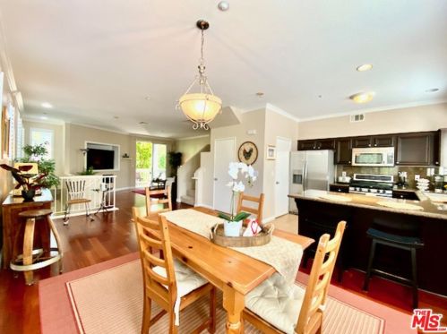 2288 Ontario St, Burbank, CA 91504-3129
