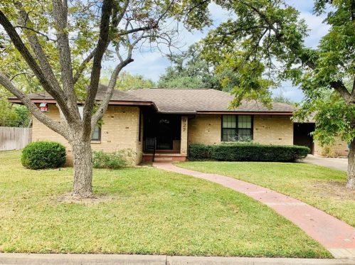 927 Walnut St, Halsted, TX 78945-2943