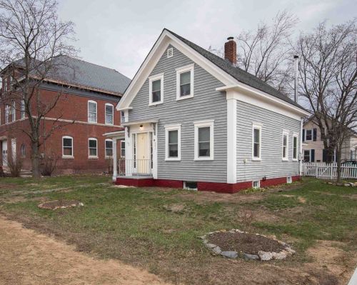 893 Portland St, Rochester, NH 03868-8411