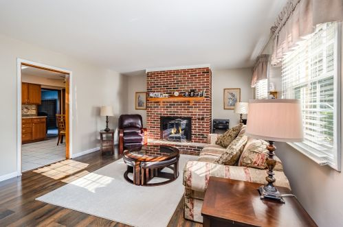 133 Cedarwood Ave, Lemont, IL 60440-3005