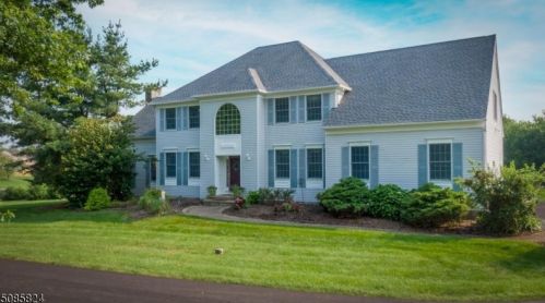 5 Homestead Pl, Flemington, NJ 08822-1998